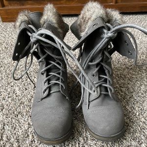 Gray Boots with Faux Fur